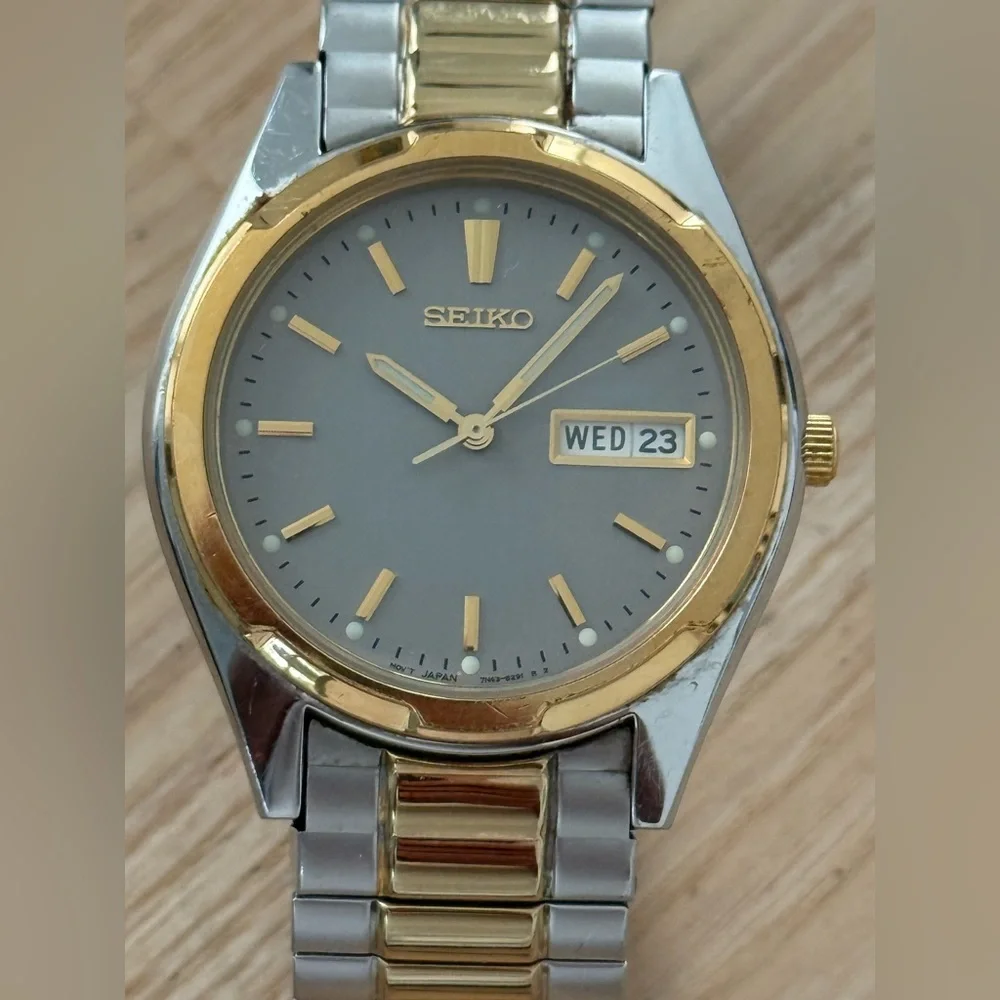 Seiko Gray Dial Watch Two-Tone Stretch Bracelet Case Day Date Window New Battery